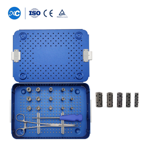 Conjunto de instrumentos con jaula de titanio expandible