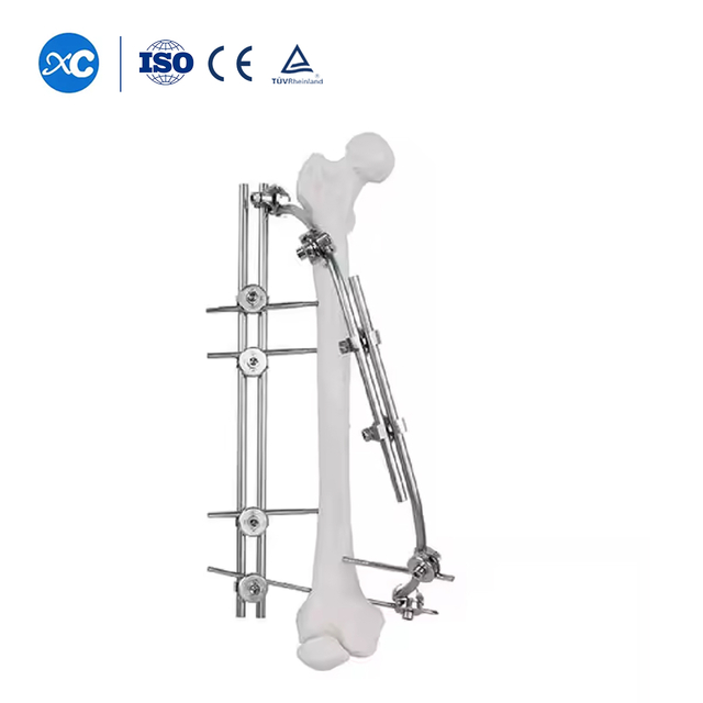 Fijador combinacional de eje femoral tipo C