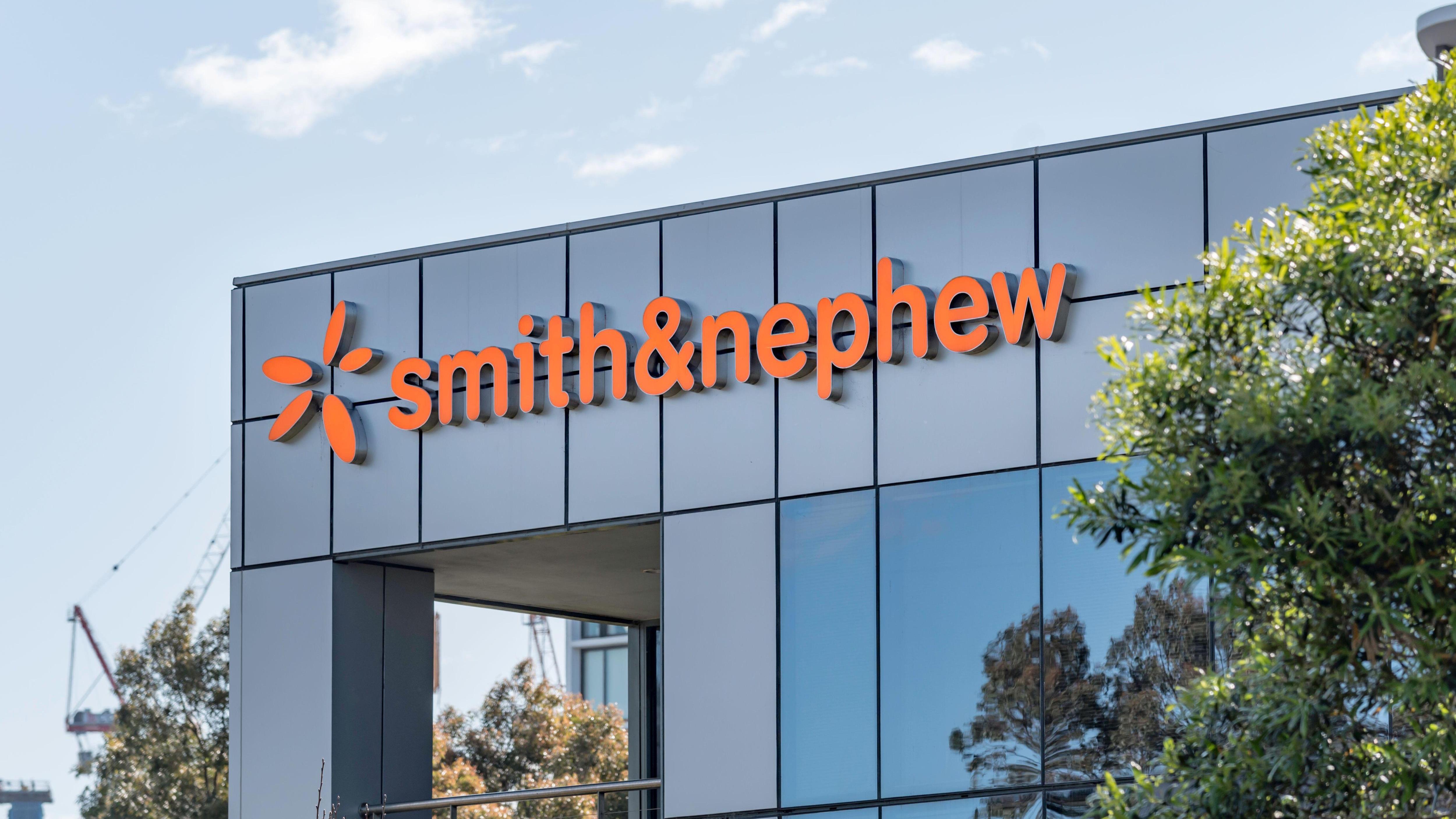 Smith and Nephew fabricante de implantes de cadera y rodilla